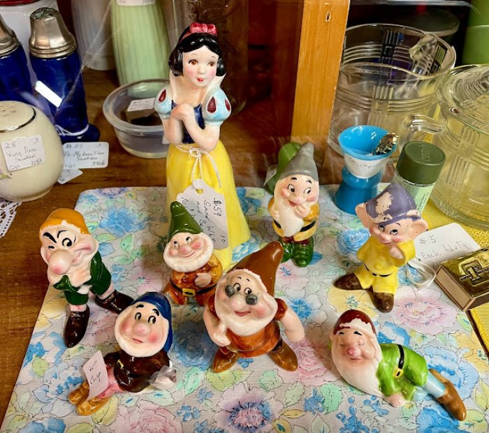 Snow White and the 7 Dwarves