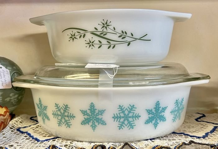 Pyrex lidded snowflake casserole & Pyrex green honeysuckle casserole